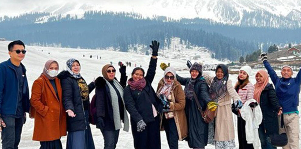 Kashmir Group Tour Package