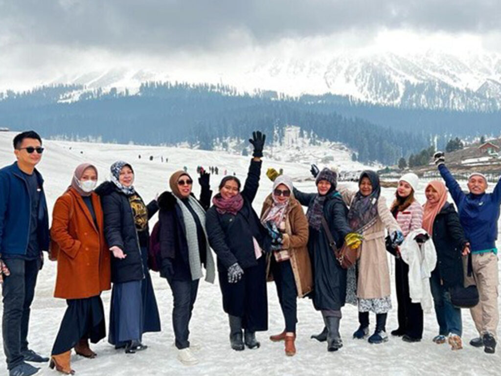 Kashmir Group Tour Package